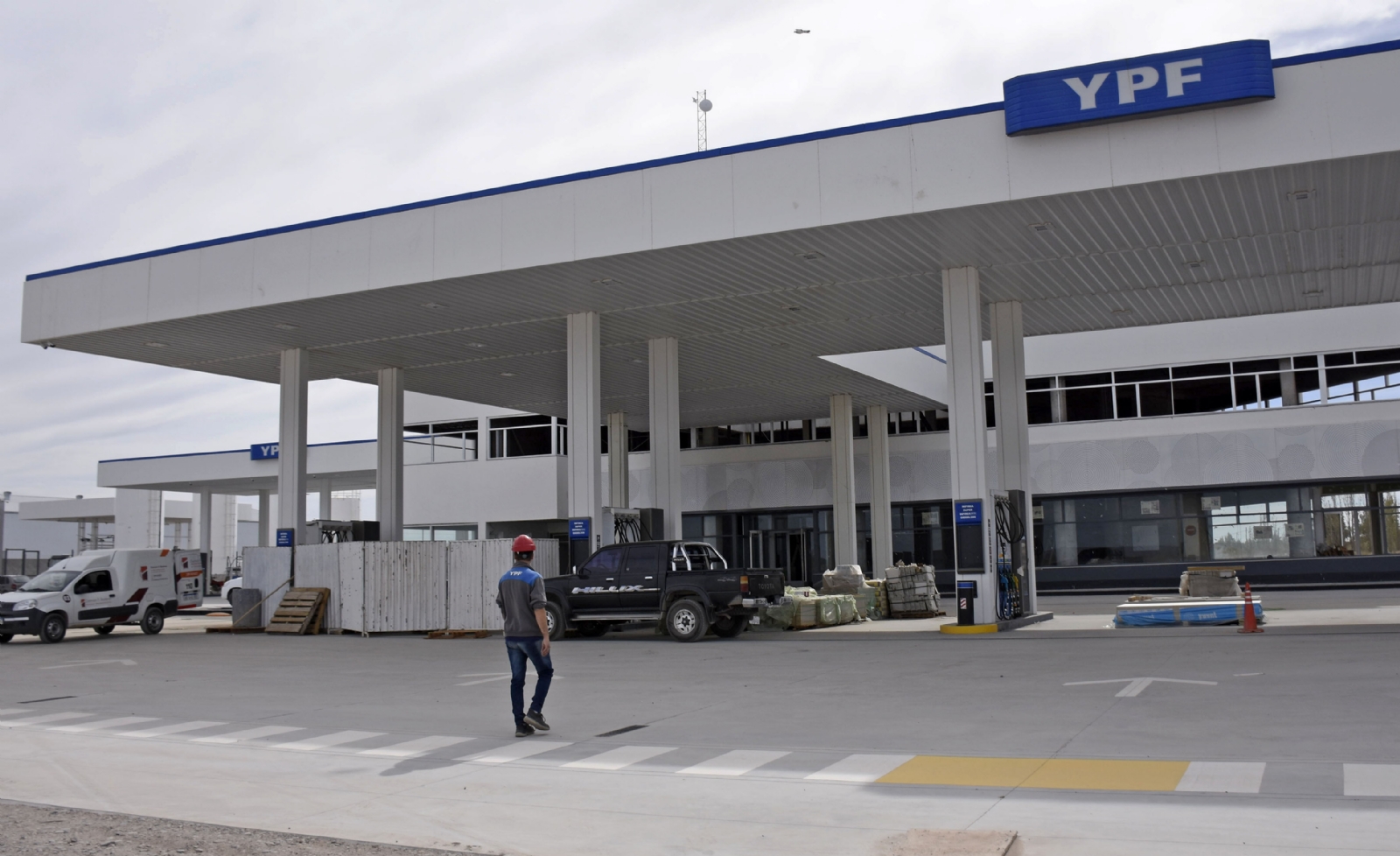 Ag-nqn-Ypf-en-parque-industrial-salto