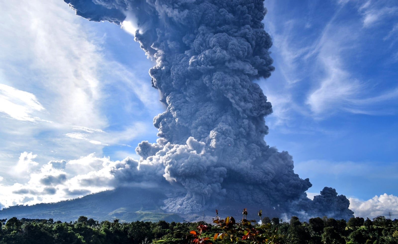Monte Sinabung 1