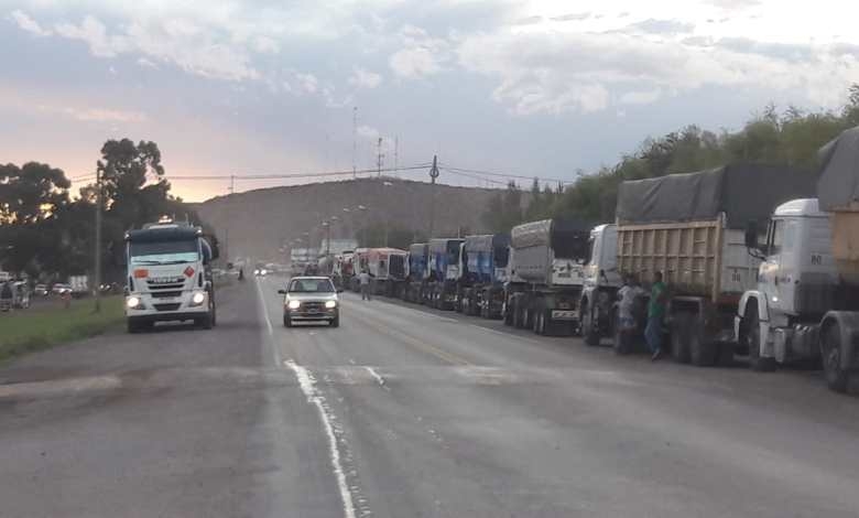 camioneros-varados-vaca-muerto