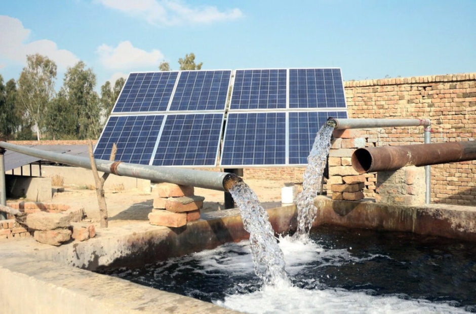 Bombeo-solar-paneles-solares-energia-renovable-1-1024x676-1-940x621
