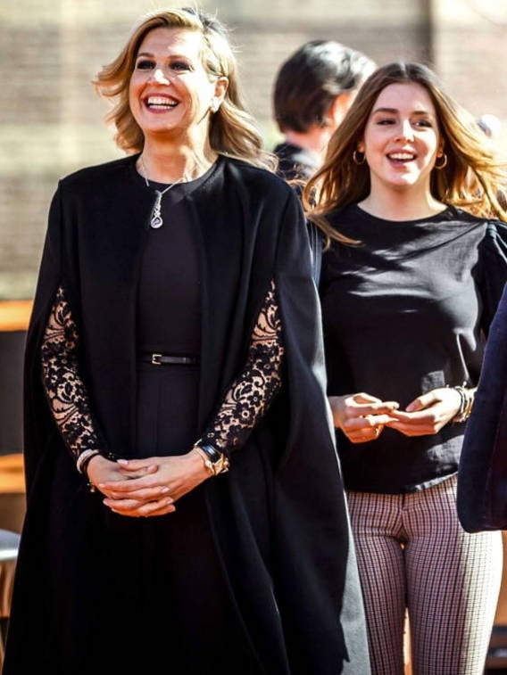 the-hague-netherlands-27-04-2021-king-willem-alexander-queen-maxima-and-their-three-daughters-the-princesses-amalia-alexia-and-ariane-during-the-rehearsals-of-the-streamers-in-the-hague-the-netherlands-27