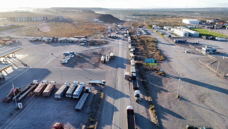 corte-salud-rutas-petroleras-fila-vehiculos
