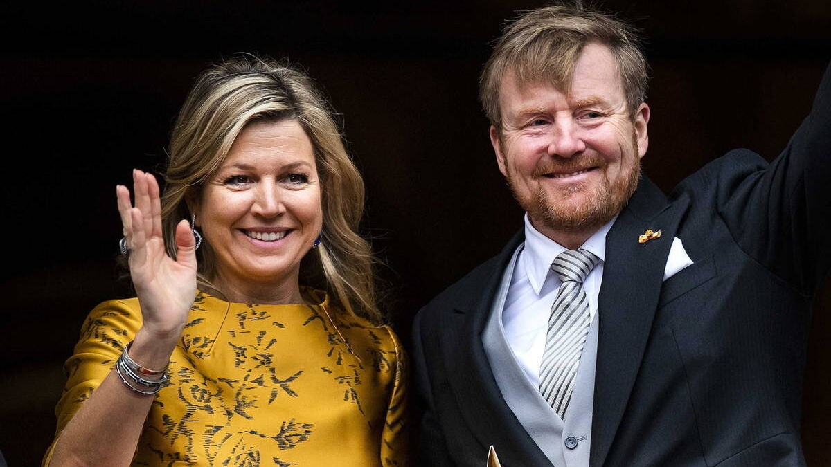 reyes-Guillermo-Maxima-saludan-publico_1562554388_136788233_1200x675