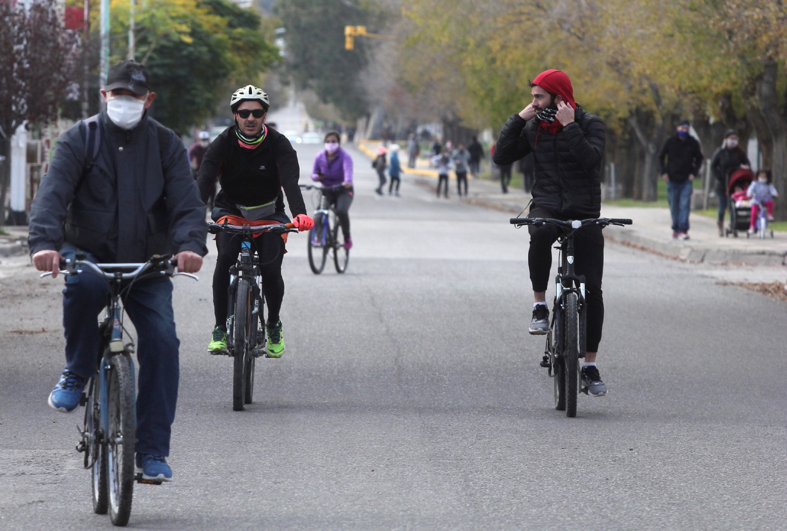 NF006-NEUQUÉN.Salidas-recreativas-Neuquén-31mayo2020-Ciclistas-Coronavirus-FOTO-Oscar-Livera