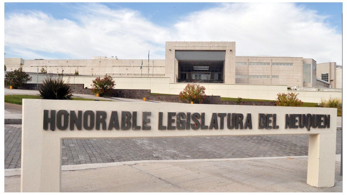 la-legislatura-provincial-ya-tiene-el-acuerdo-suscripto-neuquen