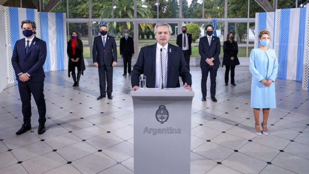 alberto-fernandez-dia-la-bandera