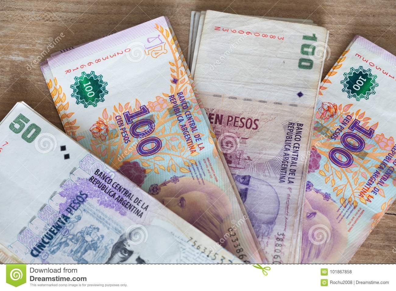 dinero-pesos-argentinos-101867858