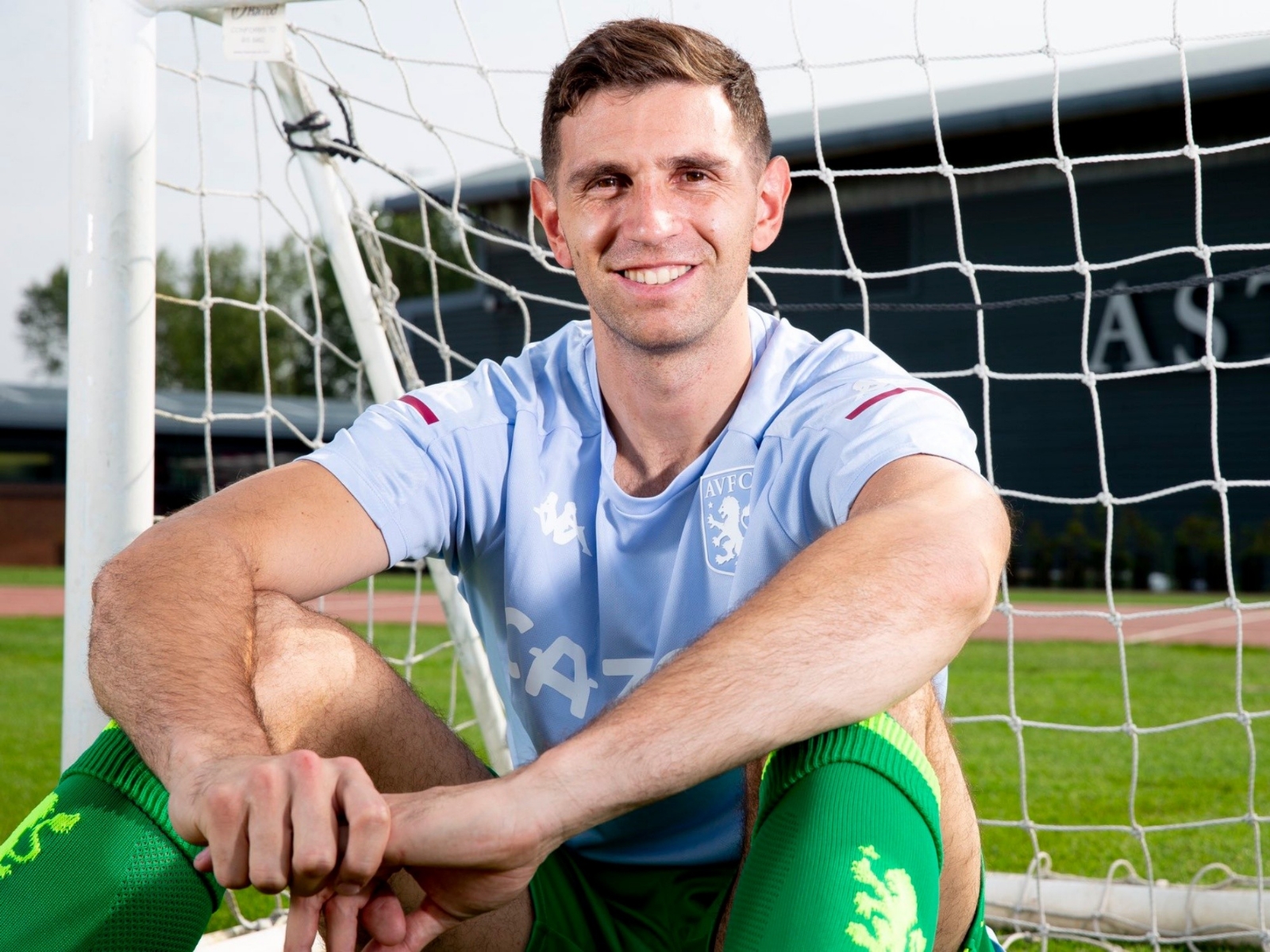 dibu-martinez-aston-villa-2020.jpg_1744371055