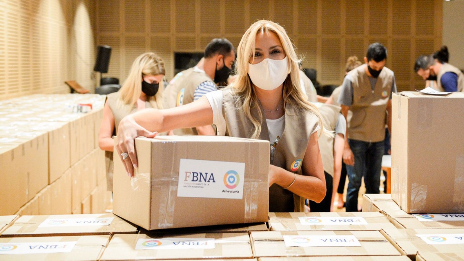 fabiola-yanez-encabezo-el-reparto-de-cajas-navidenas-en-hogares-de-ninos
