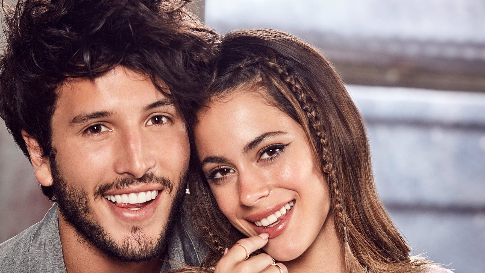 PANDORA---TINI-STOESSEL-Y-SEBASTIAN-YATRA-(1)