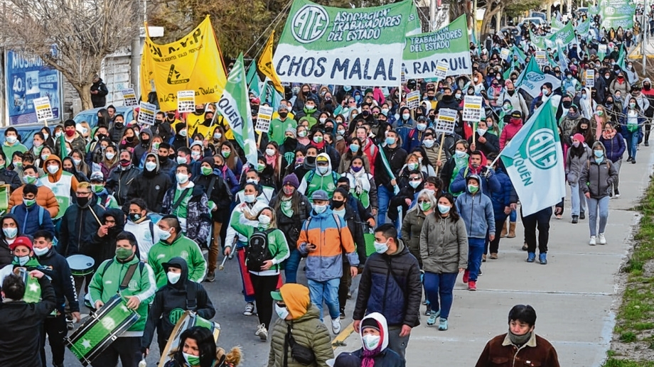 Imagen-nqn-marcha-ate-endeudamiento-02