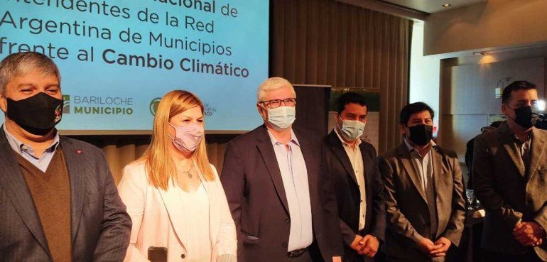 intendenta-plottier-gloria-ruiz-junto-otros-intendentes-neuquen (1)