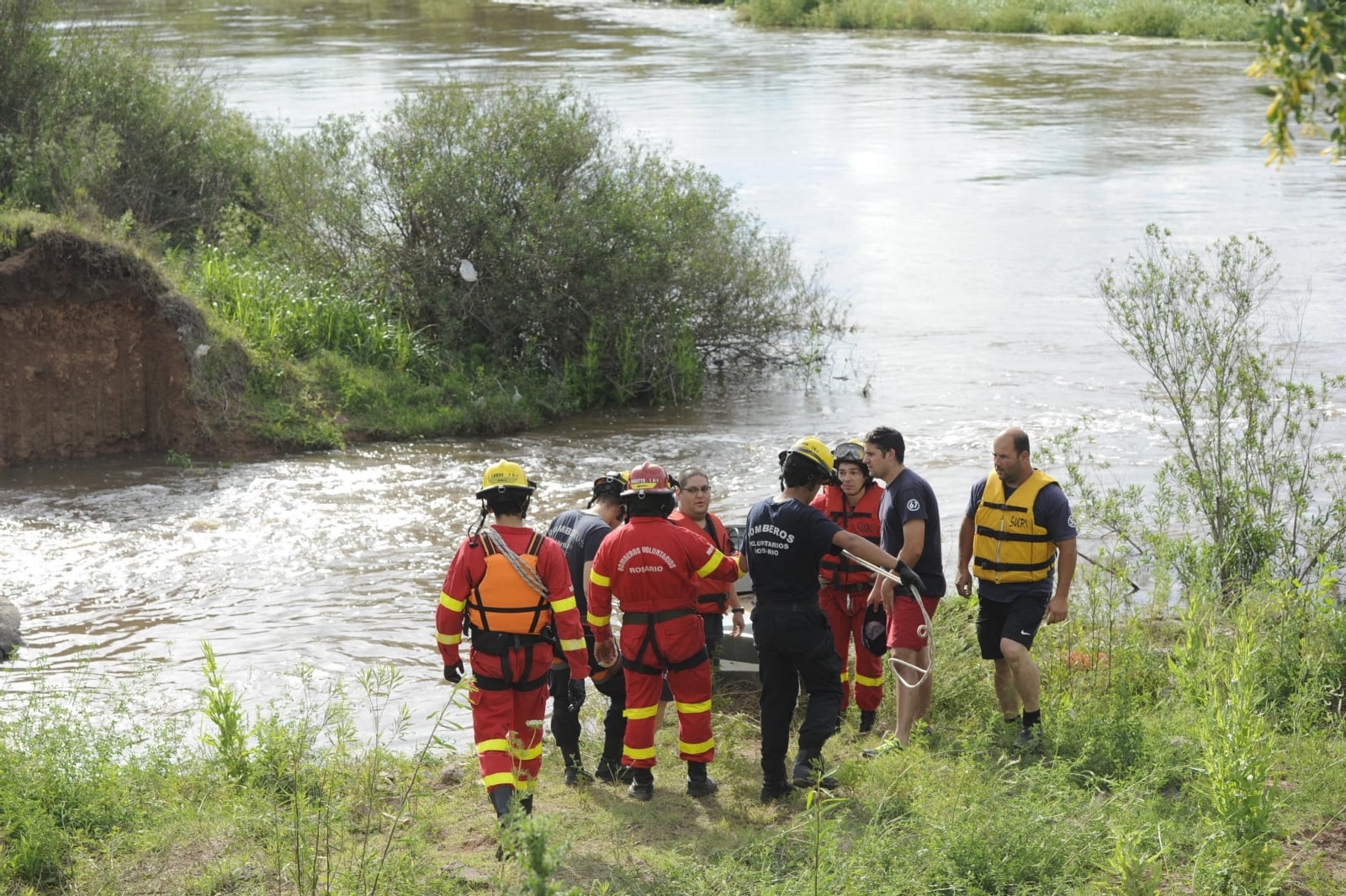 se-busco-las-orillas-del-arroyo-el-puente-que-cruza-la-autopista-y-su-desembocadura-el-rio-parana