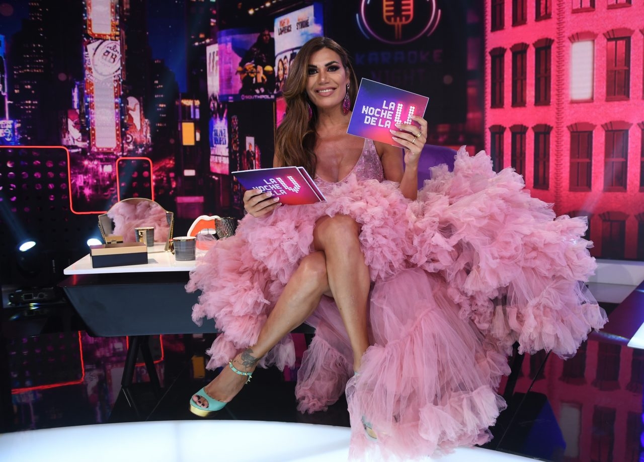 flor-de-la-v-es-la-figura_837852-1280x918