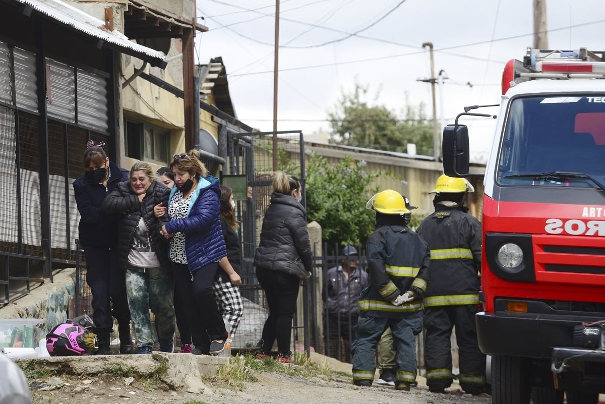 Bche-Muere-un-nino-en-un-incendio-del-Barrio-Arrayanes-01