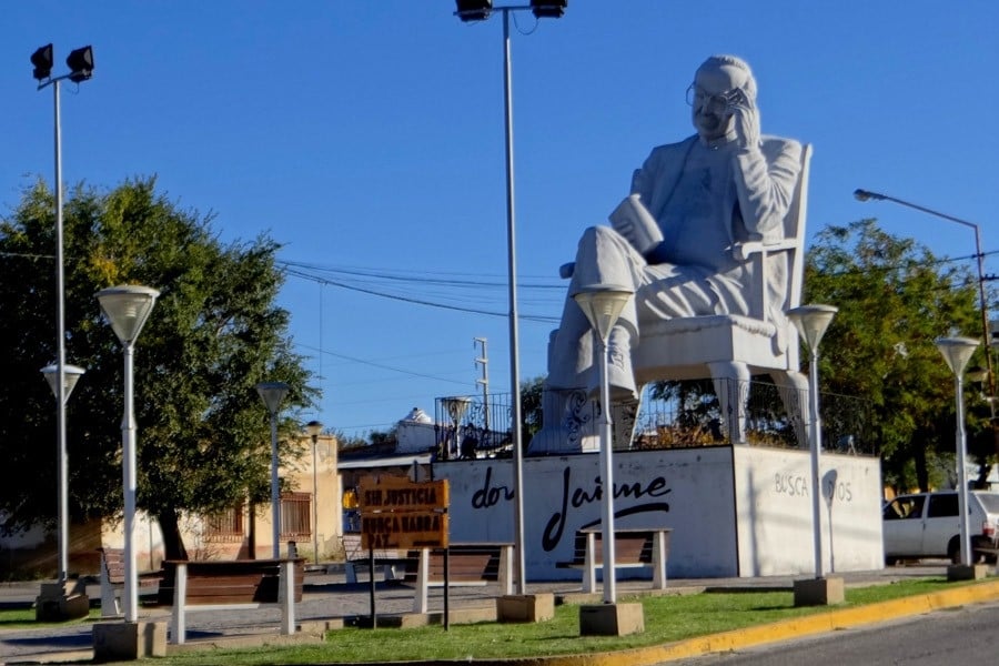 Monumento-a-Jaime-de-Nevares_01