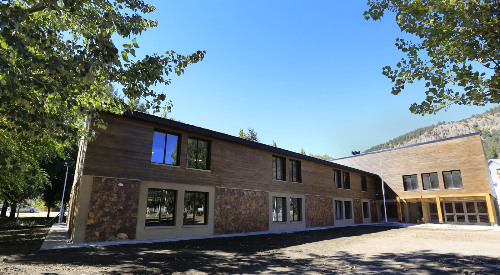Neuquen.-San-Martin-de-los-Andes.-Obra-terminada-de-la-Escuela-de-Música_08A1995