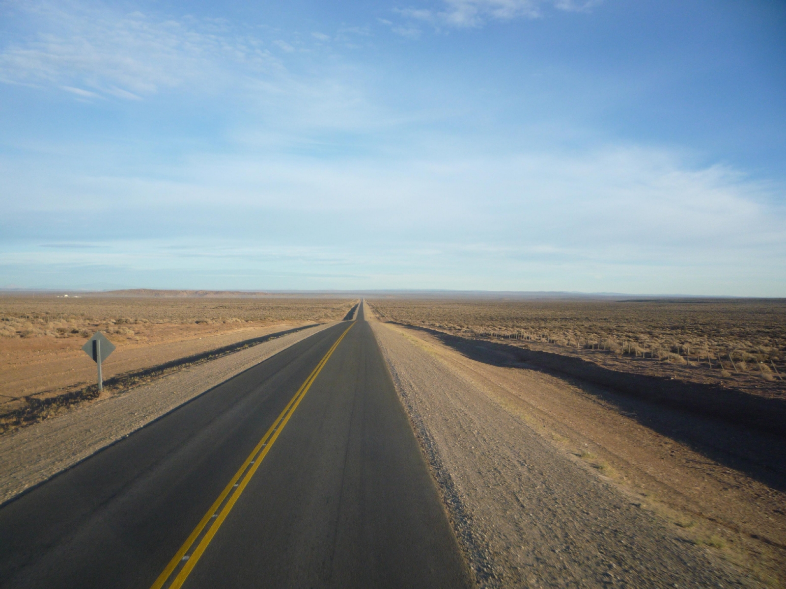 Ruta_22_-_Camino_a_Zapala_-_Neuquen_-_panoramio_(1)