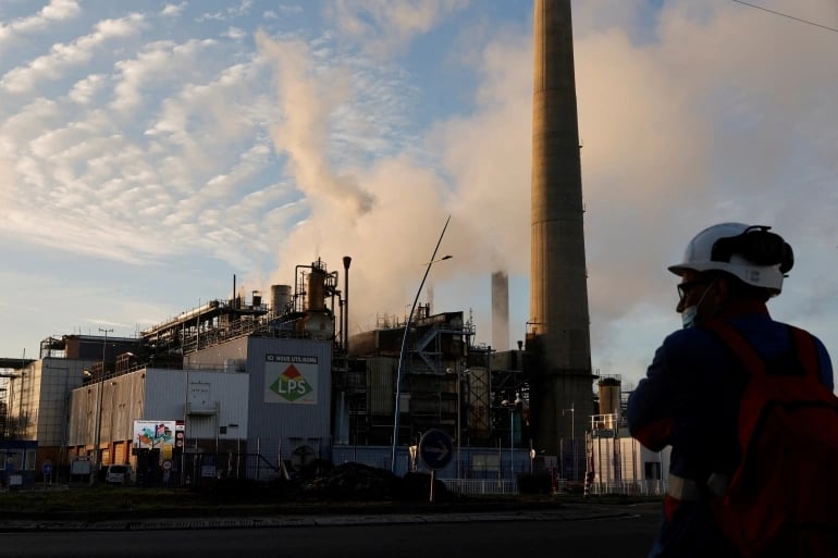 2022-10-12T083635Z_1261727533_RC2JZW9P2JZ5_RTRMADP_3_FRANCE-STRIKE-REFINERIES