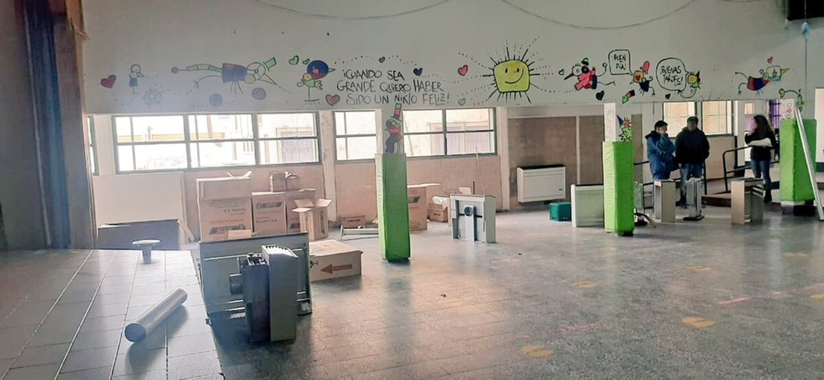 Obras de gas en la Escuela Primaria 143 de Cutral Co