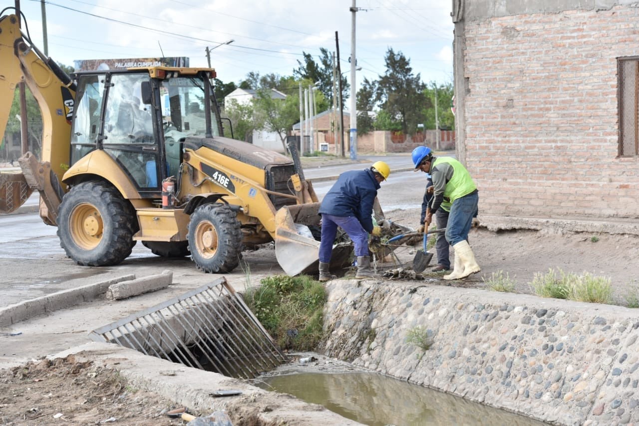 canal Pastor Pluis en San Lorenzo de Neuquén capital 1