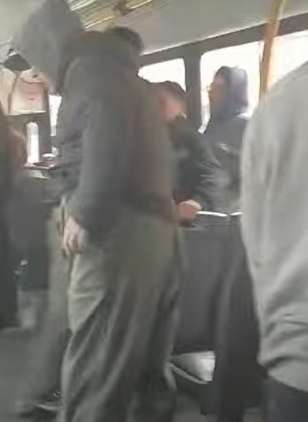La discusión fue filmada por un pasajero. Fuente Mejor Informado