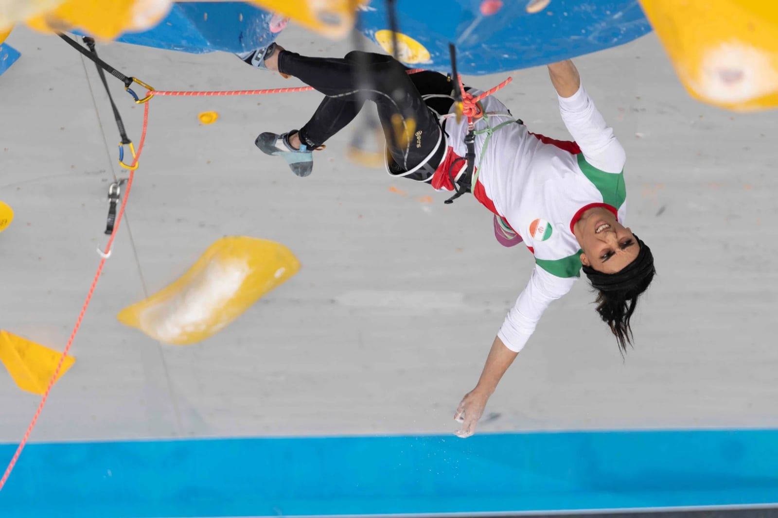 iranian-athletes-rekabi-02