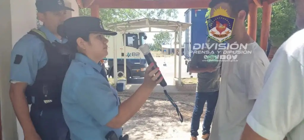 camionero infraccionado por maniobras indebidas