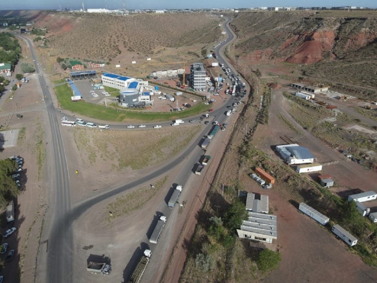 CORTES RUTAS 7 Y 17 ACCESO VACA POR OBRA GAS 29 DE NOVIEMBRE Fuente VacaMuertaNews
