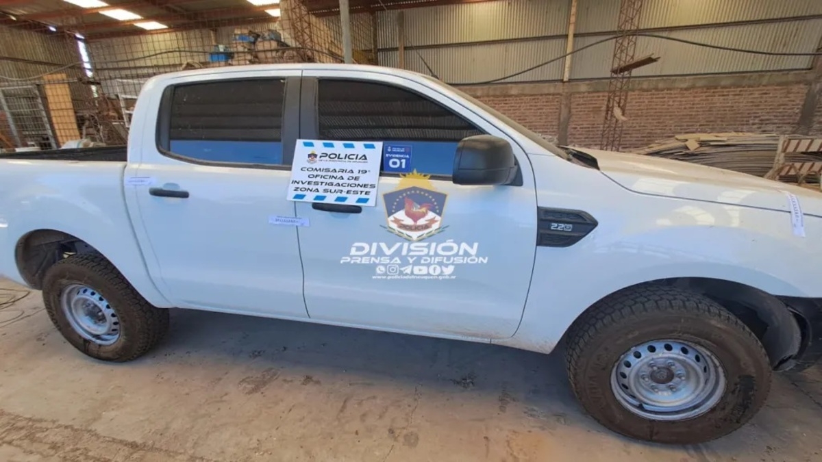Ford Ranger Blanca recuperada por la Policía de Neuquén. Fuente (Prensa Policía)