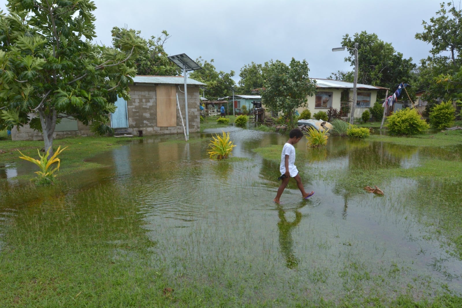 flooded-fiji-village
