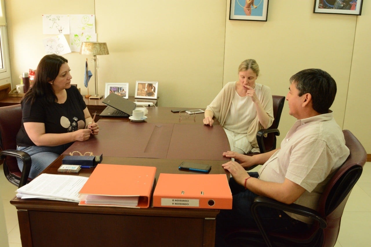 diputada del Frente de Todos Soledad Martínez, el Secretario General de ATE, Carlos Quintriqueo y María José García Crespo