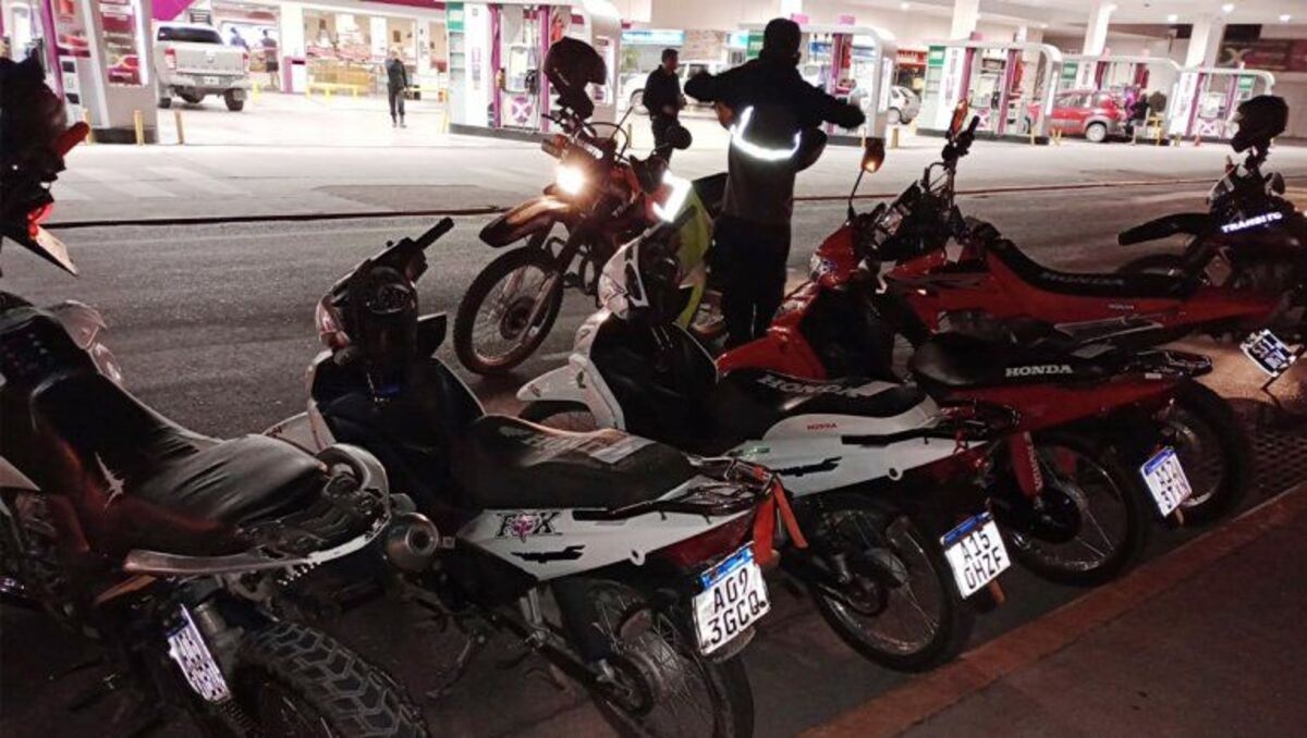 Motoqueros autoconvocados en Neuquén capital. Fuente (Facebook)