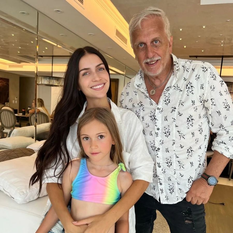 wanda-nara-se-reencontro-con-su-papa-y-le-presento-sus-hijas-a-andres-nara-1470351