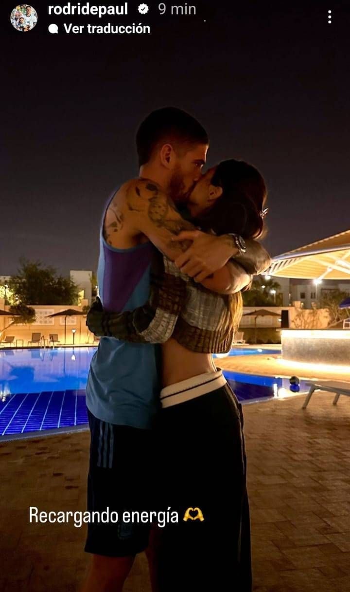 rodrigo-de-paul-compartio-una-foto-a-los-besos-con-tini-stoessel-1464535