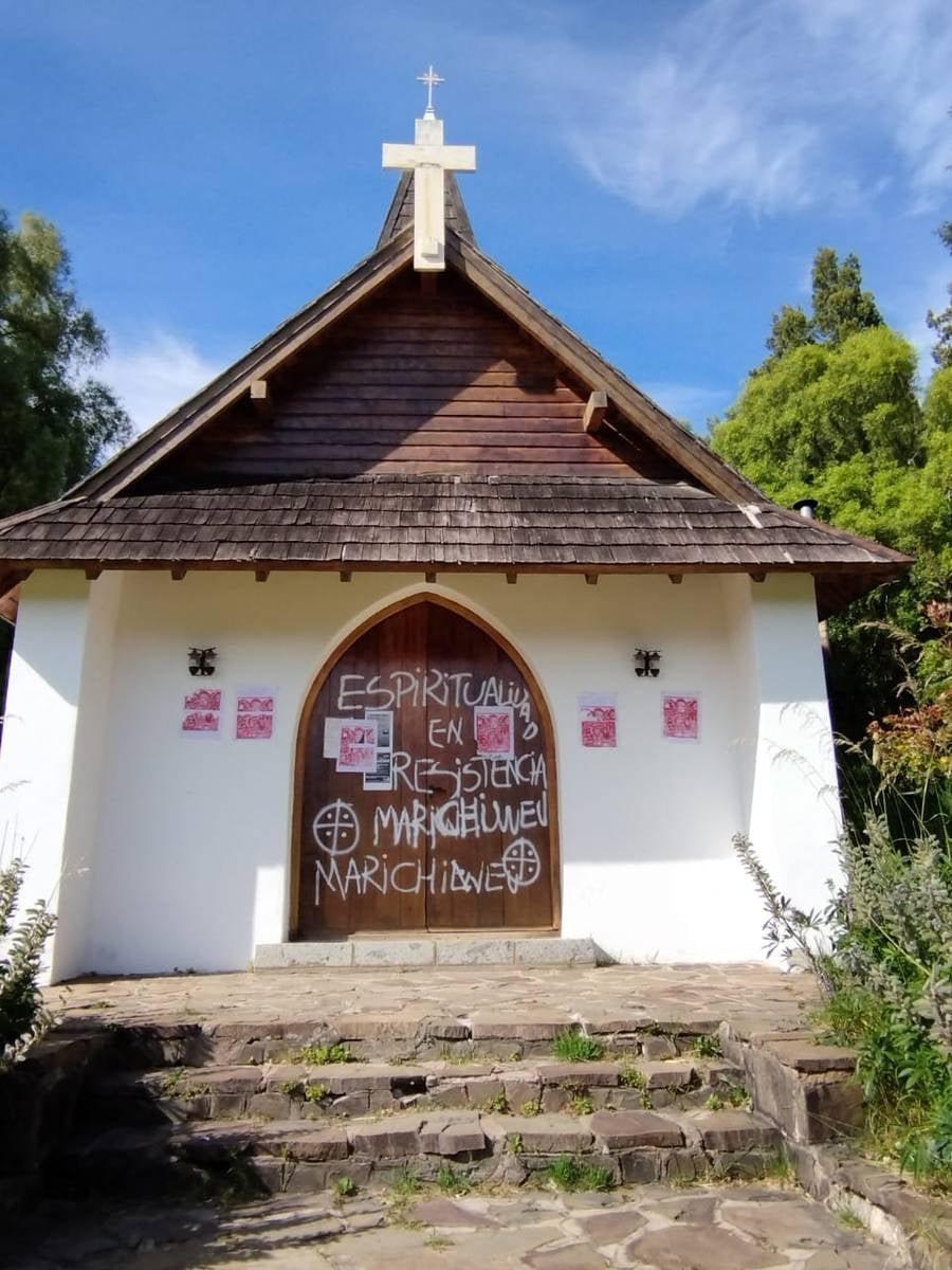 capilla vandalizada bariloche 2000
