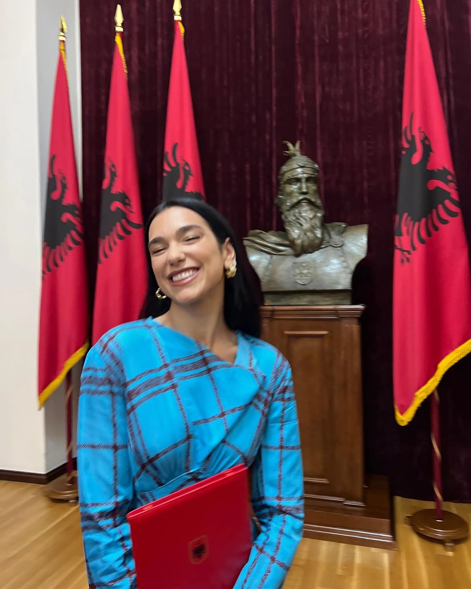 dua-lipa-becomes-albanian-citizen874