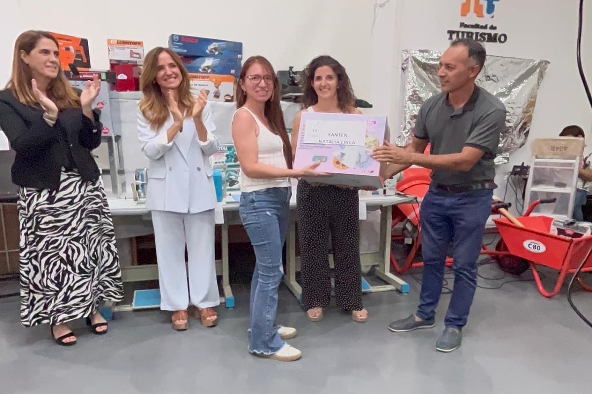 La ministra de Desarrollo Social de Nación, Victoria Tolosa Paz junto a la concejal, Ana Servidio y su excompañero de bloque en el Frente de Todos, Marcelo Zúñiga.