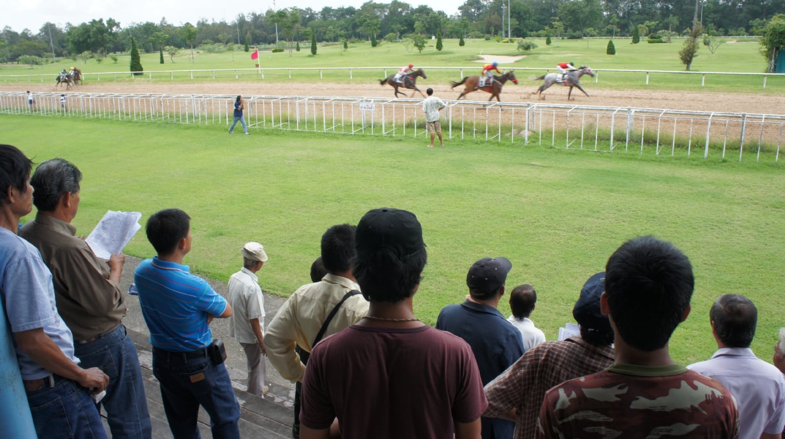 Horse_race_in_Chiang_Mai_(5793656068)