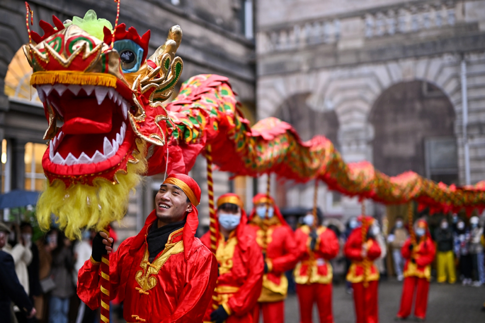 dragon-dance-chinese-new-year