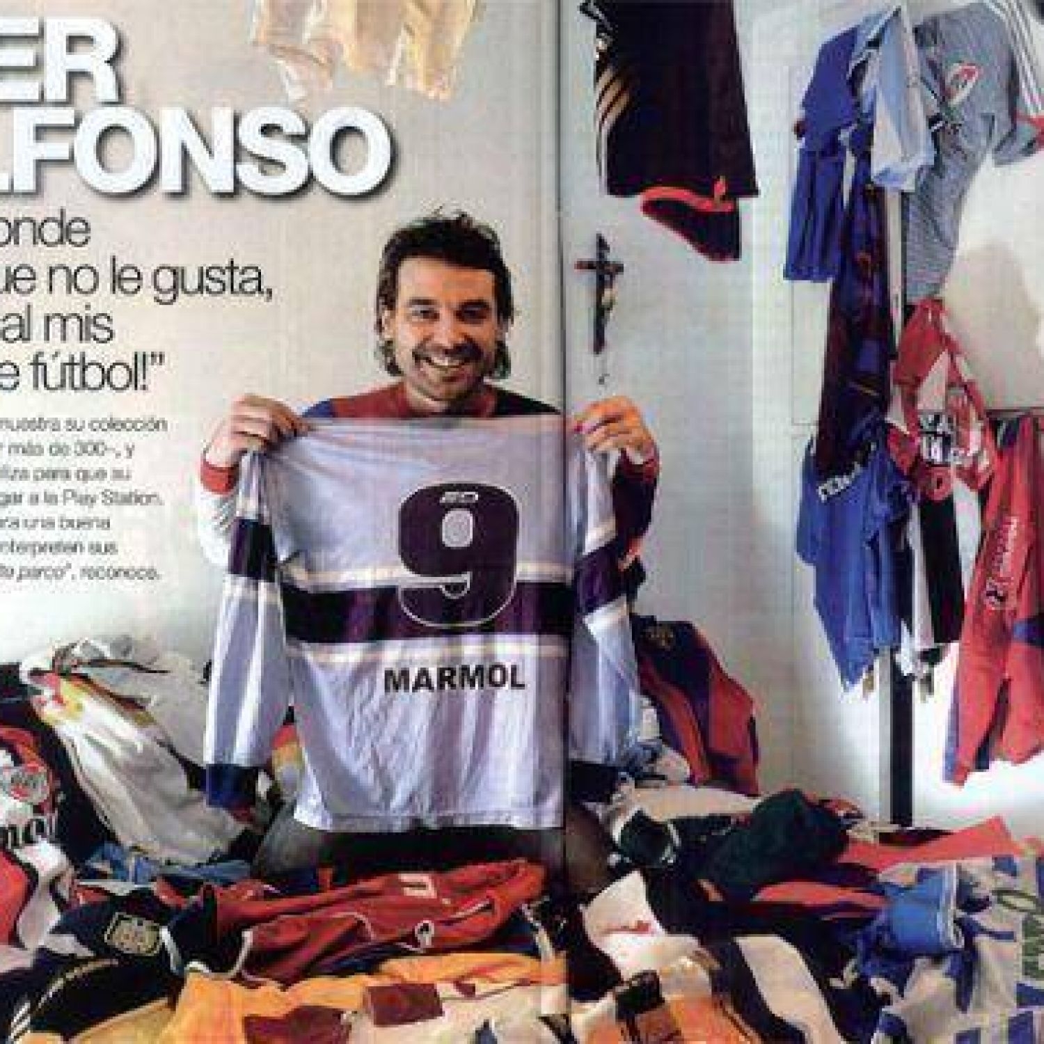 nota-704518-pedro-alfonso-gran-coleccion-camisetas-futbol-130410055641