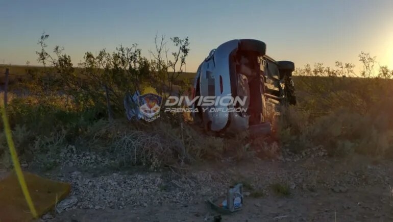 auto-volcado-y-abandonado-la-ruta-vaca-muertajpg (1)