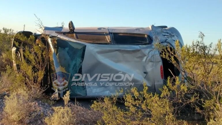 auto-volcado-y-abandonado-la-ruta-vaca-muertajpg