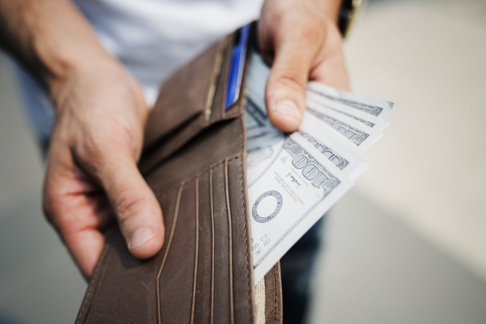 compra-dolares-recargo-35-scaled