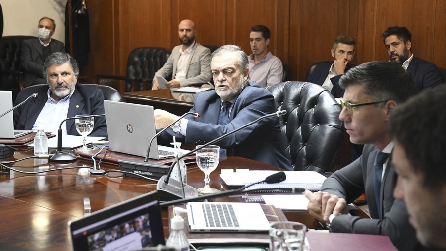 6256bca457a79_900