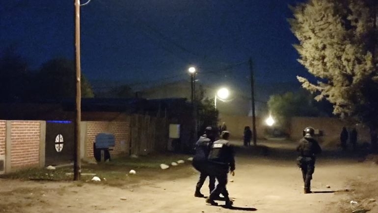 pelea-familiar-termina-policias-apedreados-junin-los-andes