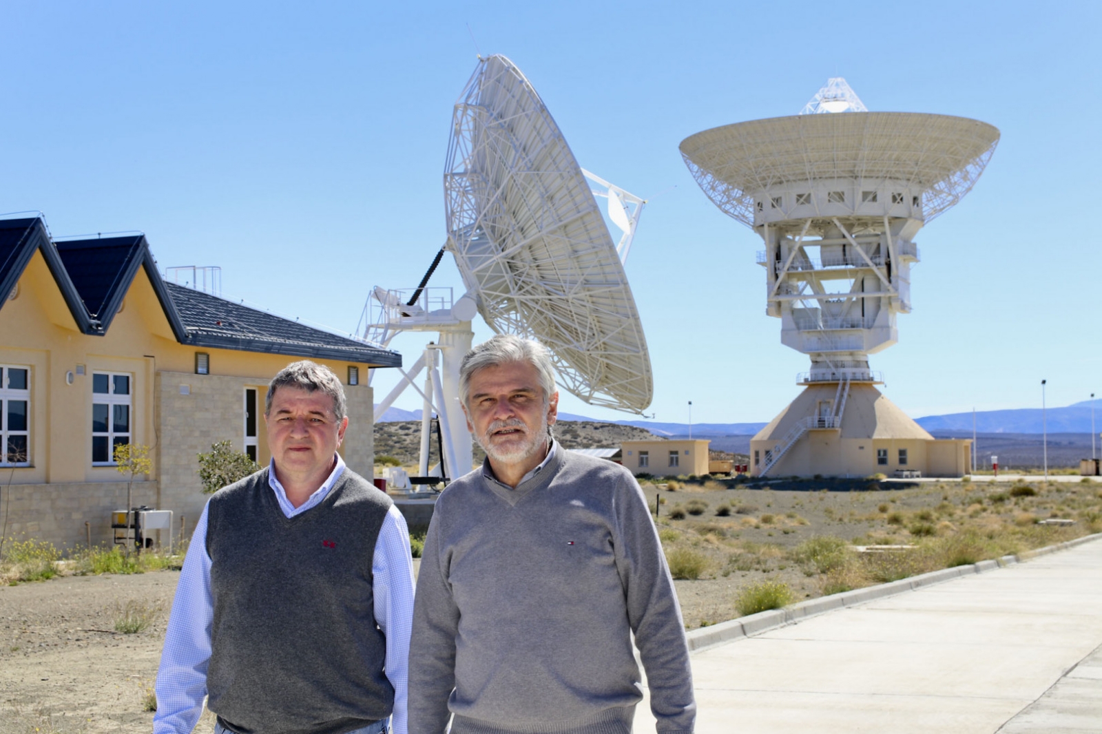 filmus_y_kulichevsky_en_la_estacion_de_espacio_profundo_de_la_cltc-conae-neuquen_3