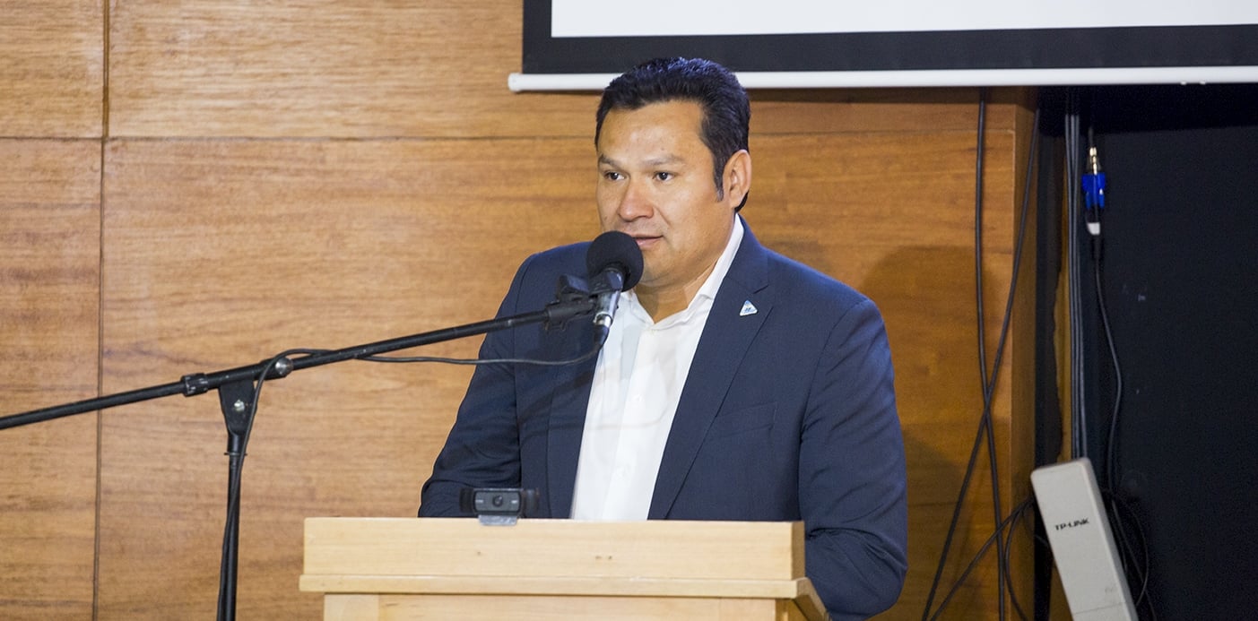 Osvaldo Llancafilo ministro de Gobierno y Educación