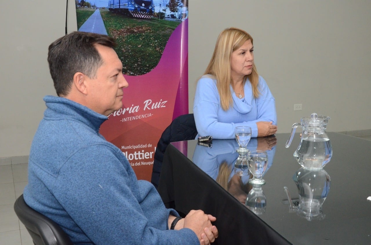 Cerveceros con intendente Plottier Gloria Ruíz (1)