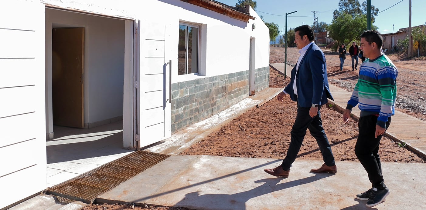 Aguada San Roque ministro de Gobierno y Educación, Osvaldo Llancafilo